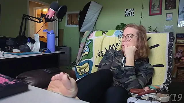 Snapshot of Linzy_19 chatting on March 2, 2025, 3:41 pm Linzy 19 online show from March 2, 2025, 3:41 pm