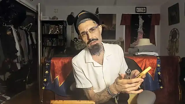 Snapshot of RoosterWabbit chatting on March 8, 2025, 5:38 am RoosterWabbit online show from March 8, 2025, 5:38 am