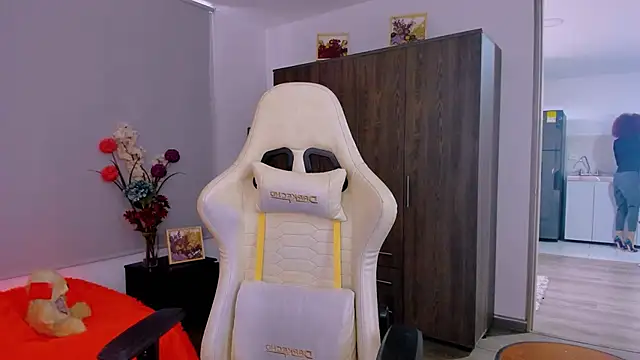 ScarlettMalbec online show from February 17, 2026, 9:12 pm