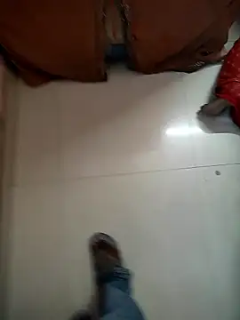 COUPLLE VILLAGE online show from December 5, 2025, 2:54 am