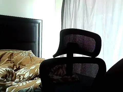 Snapshot of Yardie_bone chatting on December 16, 2025, 4:39 am Yardie bone online show from December 16, 2025, 4:39 am