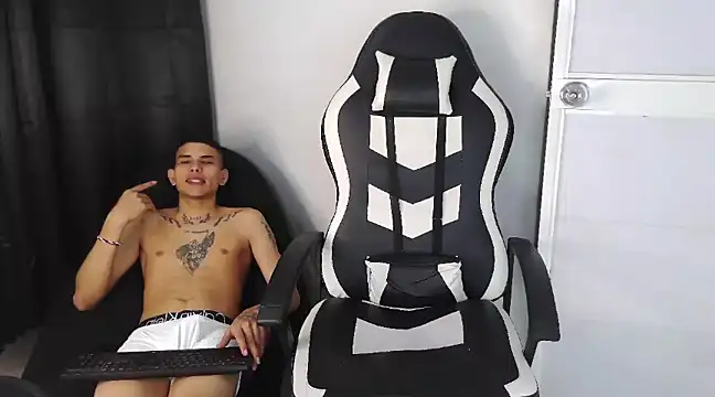 Snapshot of hot_king20 chatting on February 7, 2025, 5:41 am hot king20 online show from February 7, 2025, 5:41 am