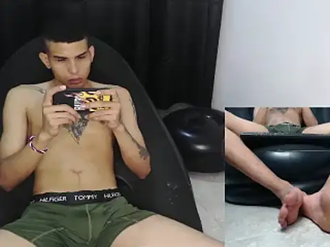 Snapshot of hot_king20 chatting on February 19, 2025, 6:54 pm hot king20 online show from February 19, 2025, 6:54 pm