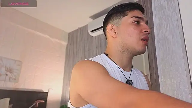 Snapshot of JUANDIAMONDS98 chatting on February 16, 2026, 1:32 pm JUANDIAMONDS98 online show from February 16, 2026, 1:32 pm