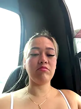 Danielavegax online show from October 26, 2025, 8:09 pm