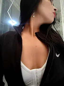 Astrid-- online show from October 24, 2025, 7:57 pm