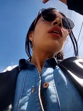 Astrid-- online show from May 20, 2026, 7:11 pm