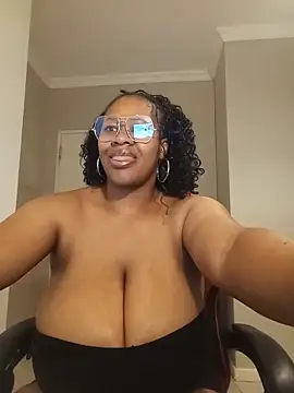 bustylisa1983 online show from June 15, 2026, 5:29 am