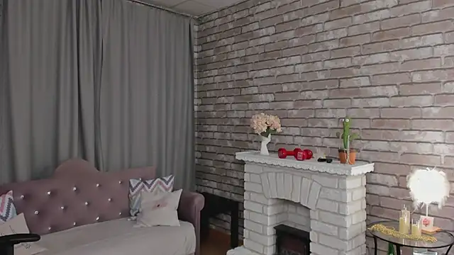 SarahCoksss online show from June 1, 2026, 11:59 pm