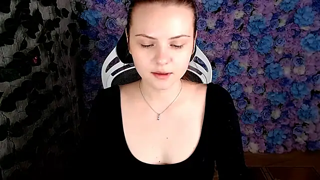 IxxiLiana online show from October 19, 2025, 5:10 am