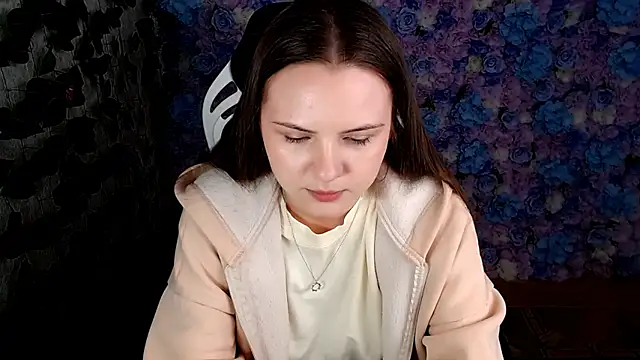 IxxiLiana online show from October 11, 2025, 5:08 am