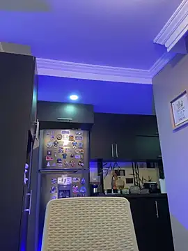 Mau White online show from April 10, 2026, 1:34 am