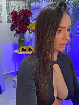 Mau White online show from March 8, 2026, 1:44 am