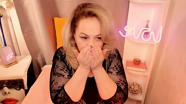 ShannaKingson online show from February 5, 2025, 10:44 pm