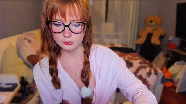 KlementinaBbG online show from September 10, 2025, 8:19 pm