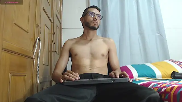 Snapshot of russthiago chatting on May 6, 2026, 2:10 pm russthiago online show from May 6, 2026, 2:10 pm