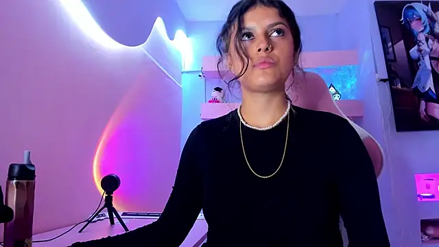 KristinWall online show from March 10, 2025, 8:45 pm