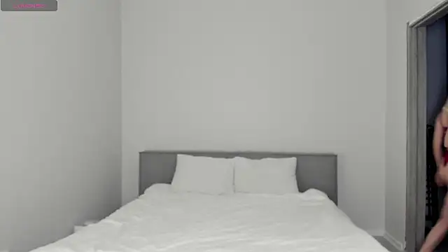 sarahphyllis online show from December 5, 2025, 9:23 pm