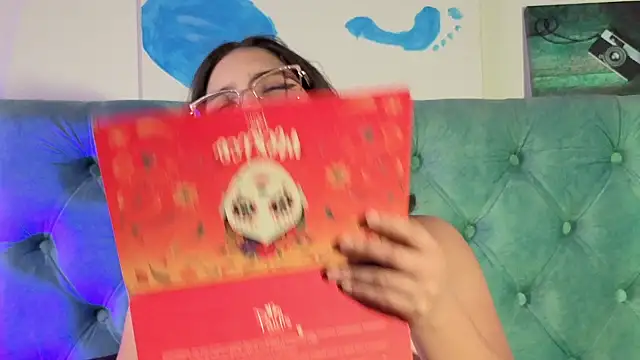 Paola Lyon  online show from April 16, 2026, 6:30 pm