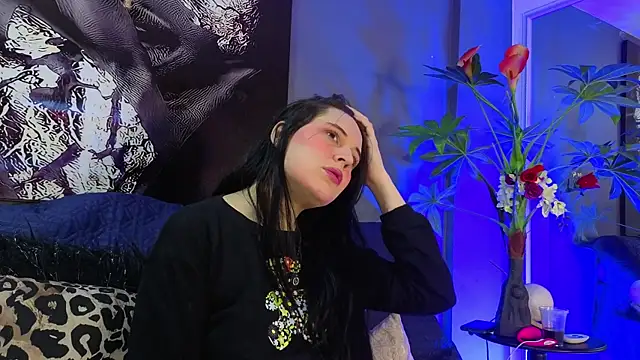 nadescomthxx online show from December 22, 2025, 2:17 pm