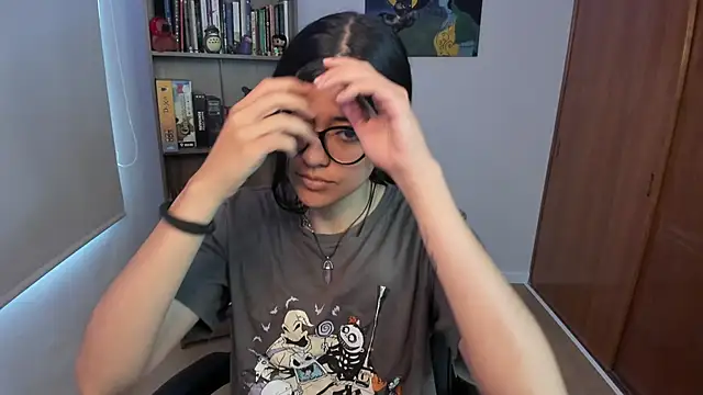 valerie  skyy online show from December 3, 2025, 11:31 am