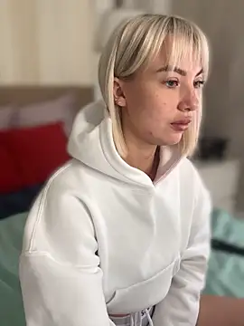 MiaMinx online show from October 31, 2025, 11:33 pm