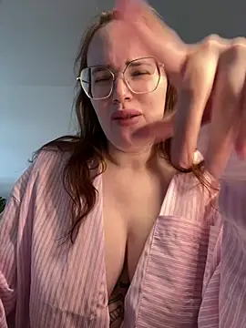 Snapshot of Mona-Peaches chatting on February 1, 2025, 11:10 am Mona-Peaches online show from February 1, 2025, 11:10 am