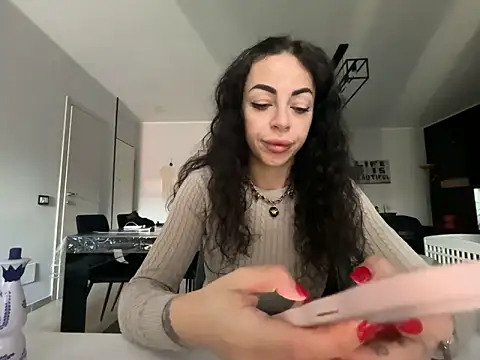 Chloe Ricci online show from December 1, 2025, 8:04 am