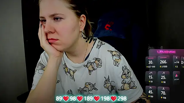 Olivia Munk online show from October 26, 2025, 3:18 am