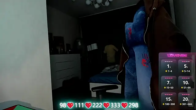 Olivia Munk online show from April 3, 2026, 3:46 am