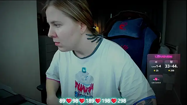 Olivia Munk online show from November 6, 2025, 6:39 am