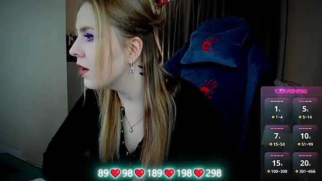 Olivia Munk online show from October 28, 2025, 4:46 am