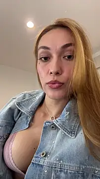 MichelleFerry  online show from November 10, 2025, 2:05 am