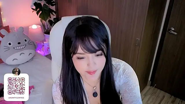 KiimTyler  online show from September 20, 2025, 1:43 am