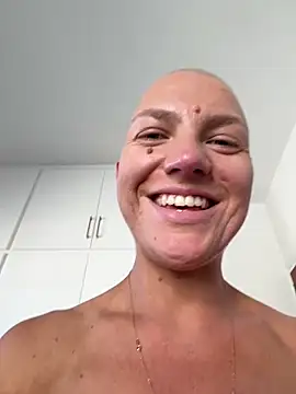 PaulinaSchubert1 online show from April 20, 2026, 12:41 pm