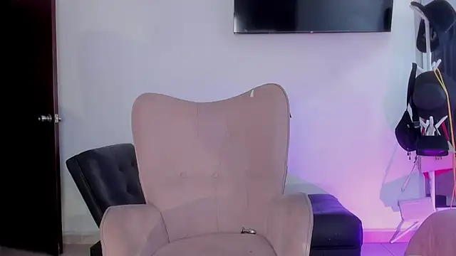 selene king2 online show from September 24, 2025, 2:23 pm