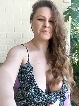 Snapshot of SexyMichellexo chatting on May 9, 2026, 10:18 am SexyMichellexo online show from May 9, 2026, 10:18 am