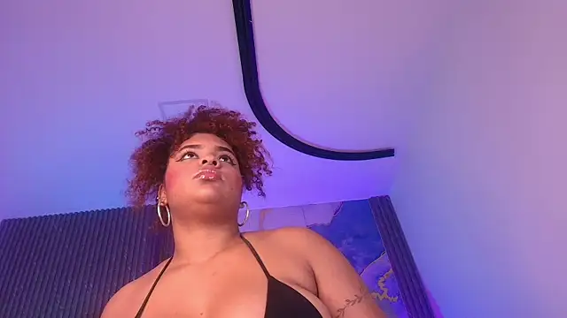 jones maddy  online show from January 9, 2026, 12:01 pm