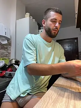 ElChapoGuzman95 online show from October 7, 2025, 7:15 pm