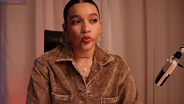 Snapshot of HannahW_ chatting on February 2, 2026, 10:20 pm HannahW online show from February 2, 2026, 10:20 pm