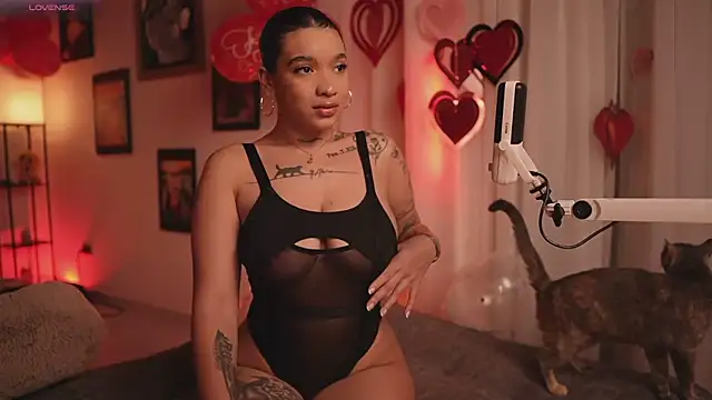 Snapshot of HannahW_ chatting on February 18, 2026, 10:06 pm HannahW online show from February 18, 2026, 10:06 pm