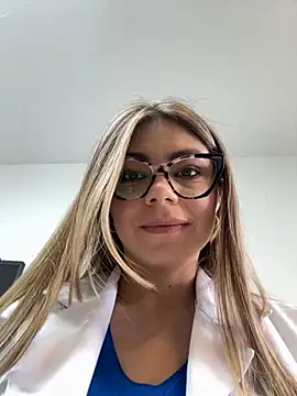Snapshot of alicee16 chatting on October 4, 2025, 5:14 pm alicee16 online show from October 4, 2025, 5:14 pm
