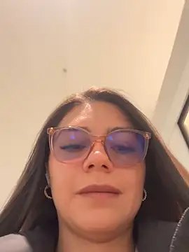 Snapshot of alicee16 chatting on January 23, 2025, 3:32 pm alicee16 online show from January 23, 2025, 3:32 pm