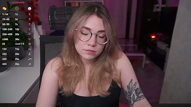 RemyCute online show from November 2, 2025, 3:06 pm