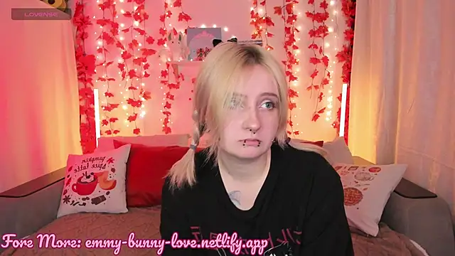 Snapshot of EmmyBunny chatting on September 19, 2025, 3:38 pm EmmyBunny online show from September 19, 2025, 3:38 pm