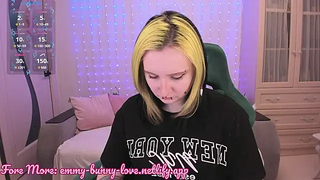 Snapshot of EmmyBunny chatting on February 5, 2026, 2:24 pm EmmyBunny online show from February 5, 2026, 2:24 pm