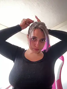 Alicia Ruiz online show from May 18, 2026, 8:02 pm