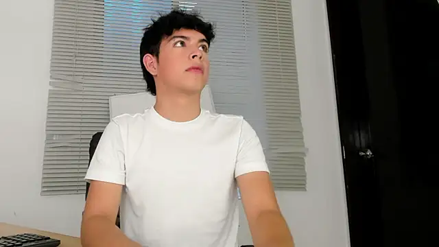 Snapshot of Blum_icee chatting on April 5, 2026, 7:09 pm Blum icee online show from April 5, 2026, 7:09 pm