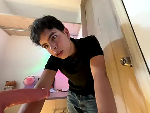 Snapshot of Blum_icee chatting on November 15, 2025, 4:33 pm Blum icee online show from November 15, 2025, 4:33 pm