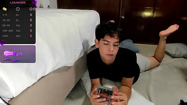 Snapshot of Blum_icee chatting on December 2, 2025, 7:54 am Blum icee online show from December 2, 2025, 7:54 am